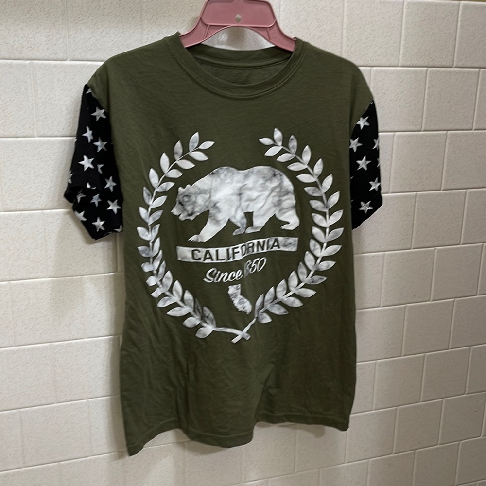Fresh Laundry California Women’s size Med polar bear -stars